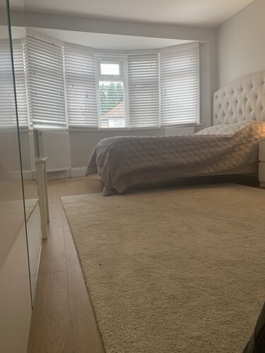 Immaculate 4 Bedroom House, Near Central London