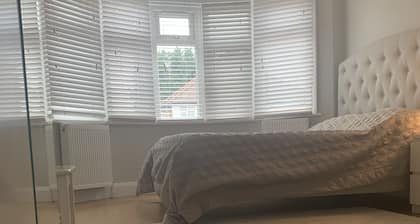Immaculate 4 Bedroom House, Near Central London