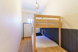 4 camere, ferro/asse da stiro, Wi-Fi gratuito, lenzuola