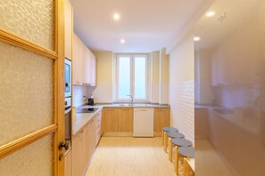 Fridge, microwave, oven, dishwasher