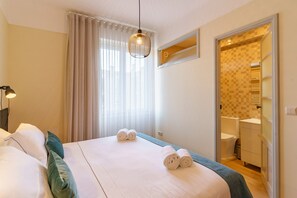 4 bedrooms, iron/ironing board, free WiFi, bed sheets