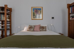 3 slaapkamers, een strijkplank/strijkijzer, gratis wifi, beddengoed