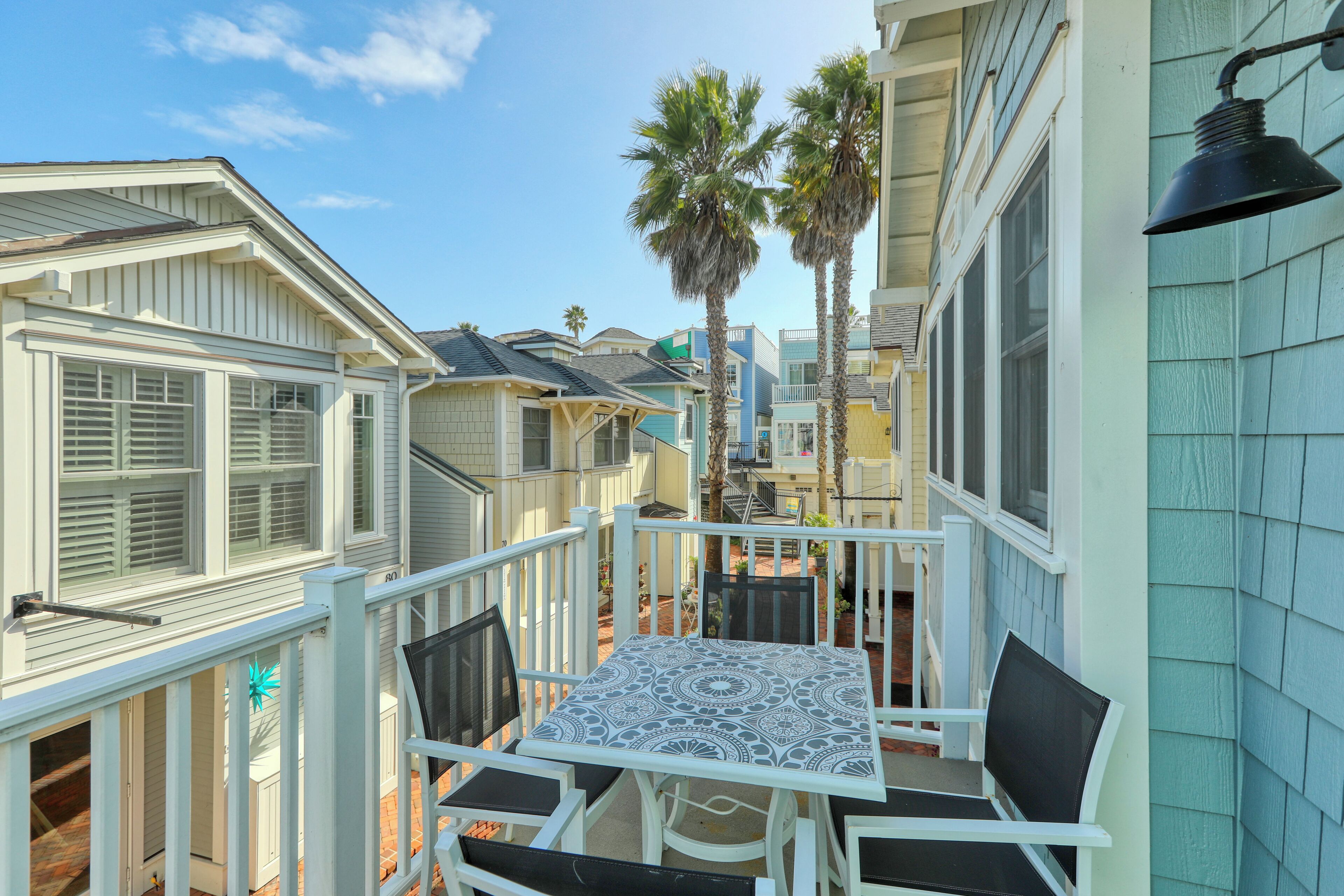 Avila Good Life - A luxury 2 Bdrm condo 3 houses from beach with ocean views