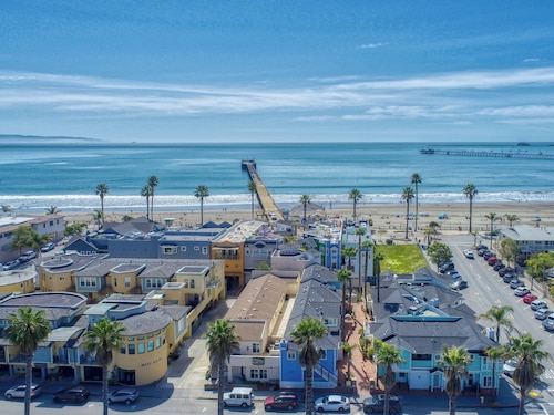 Avila Good Life - A luxury 2 Bdrm condo 3 houses from beach with ocean views