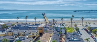 Avila Good Life - A luxury 2 Bdrm condo 3 houses from beach with ocean views