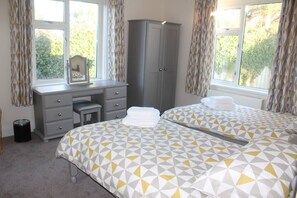 4 Schlafzimmer, Schreibtisch, Bügeleisen/Bügelbrett, kostenloses WLAN