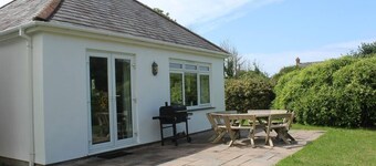 4 Beds/3 Baths, Parking, Beach 1 mile, Large Enclosed Garden, Child/Dog Friendly