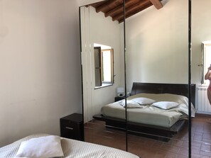 2 habitaciones y escritorio 