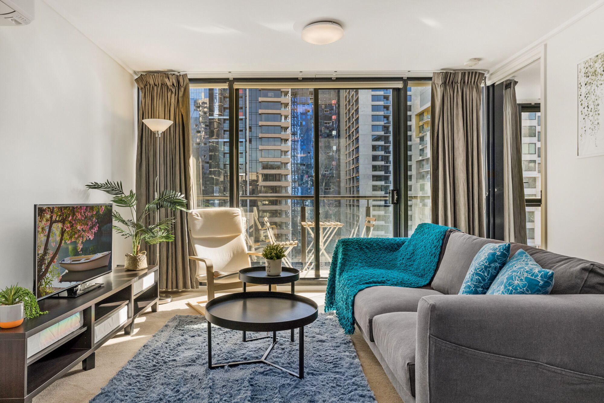 MadeComfy | Executive Apartment with City Views