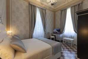 1 soverom, safe på rommet og wi-fi (inkludert)