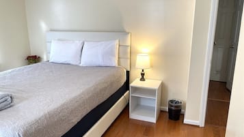 3 bedrooms, desk, iron/ironing board, travel crib