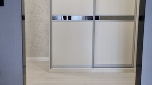 A room with a sliding door closet, a light-colored floor, and a marble-patterned section at the bottom. - Perfect location (Minsk)