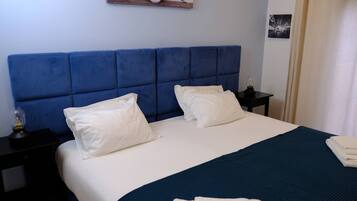 2 bedrooms, iron/ironing board, internet, bed sheets