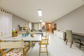 Family Villa, 3 Bedrooms, Mountainside (Villa Paola Tremezzo) | Living room | 21-inch TV with cable channels
