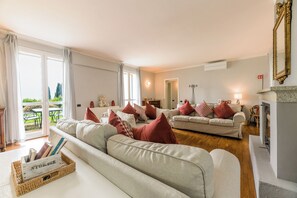 Villa Familiale, 3 chambres, côté montagne (Villa Paola Tremezzo) | Salle de séjour