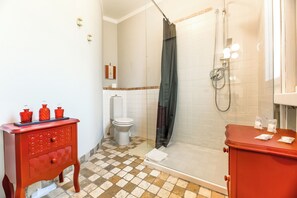 A bathroom with a shower, toilet, and a red cabinet with drawers. - Villa Paola Tremezzo (Tremezzina)