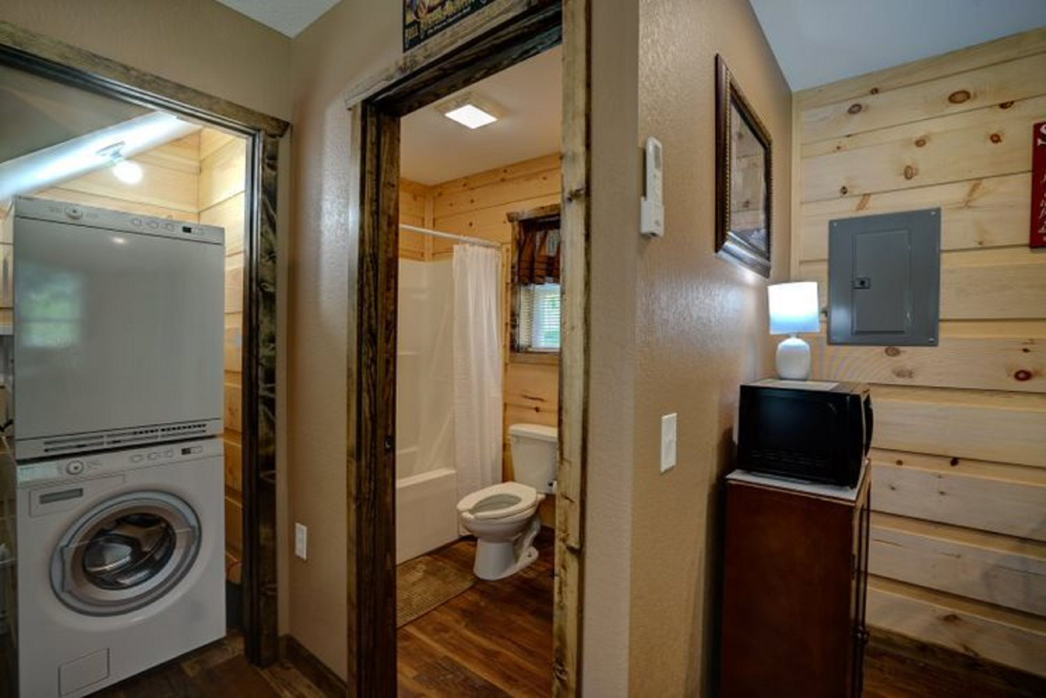 Signature Cabin, Mountain View | Bathroom | Free toiletries, hair dryer