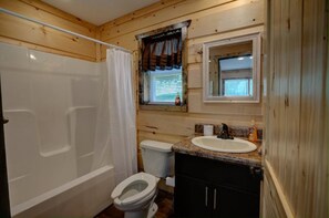 Signature Cabin, Mountain View | Bathroom - Dragon's Nest Mountain View (Robbinsville)