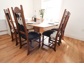 Cottage | Private kitchen | Fridge, dishwasher, electric kettle, toaster - Dyson House (Skipton)