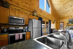 Fridge, microwave, stovetop, dishwasher