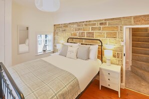 House | 3 bedrooms, individually decorated, individually furnished