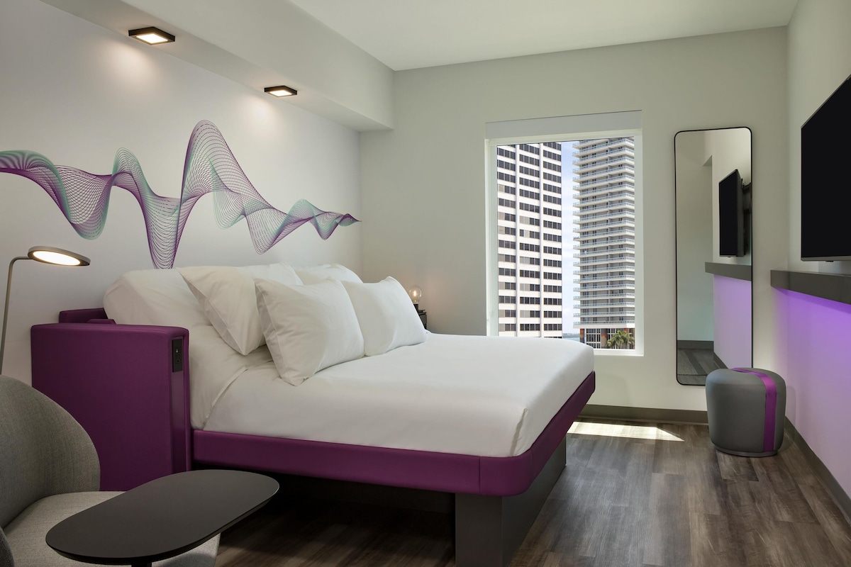 Hypo-allergenic bedding available, in-room safe, soundproofing