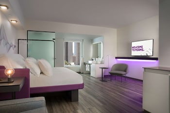 Hypo-allergenic bedding, in-room safe, soundproofing, iron/ironing board at Yotel Miami