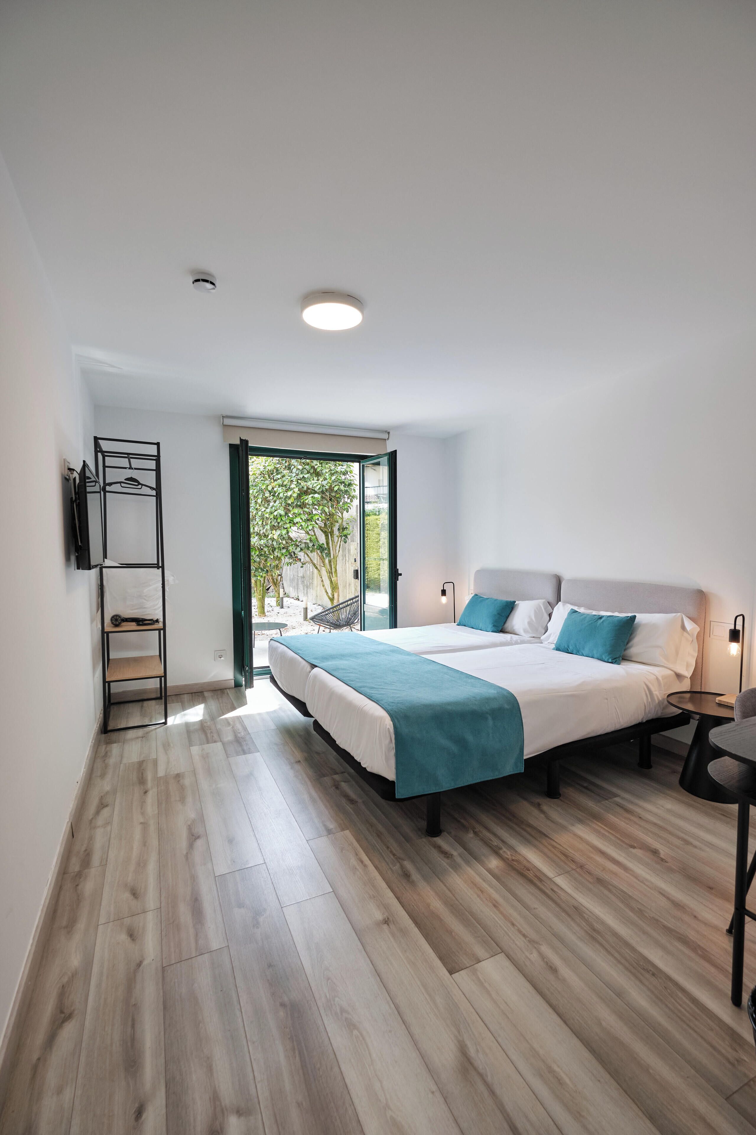 standard twin room | 1 bedroom, desk, free wifi, bed sheets