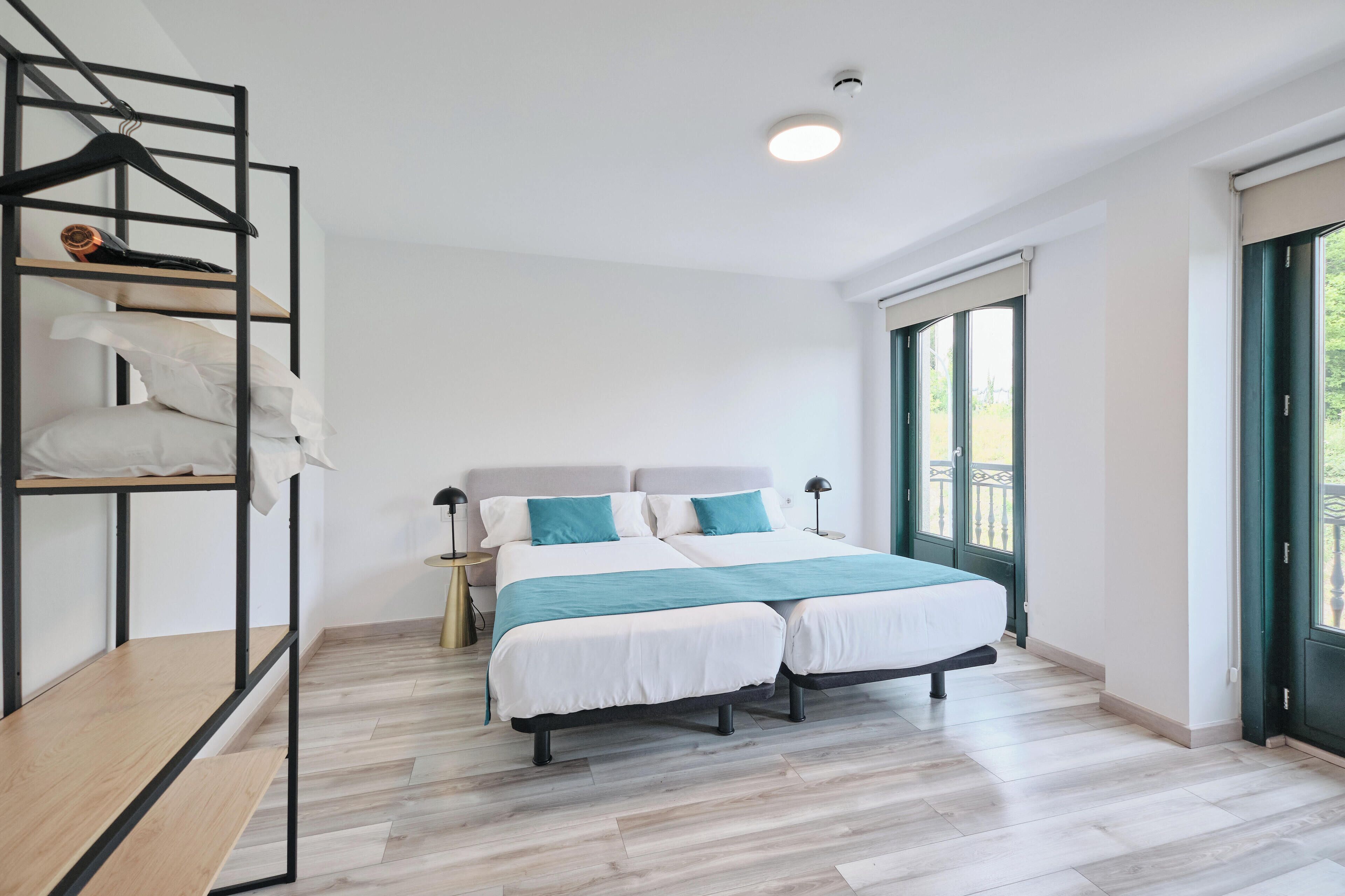 standard twin room | 1 bedroom, desk, free wifi, bed sheets