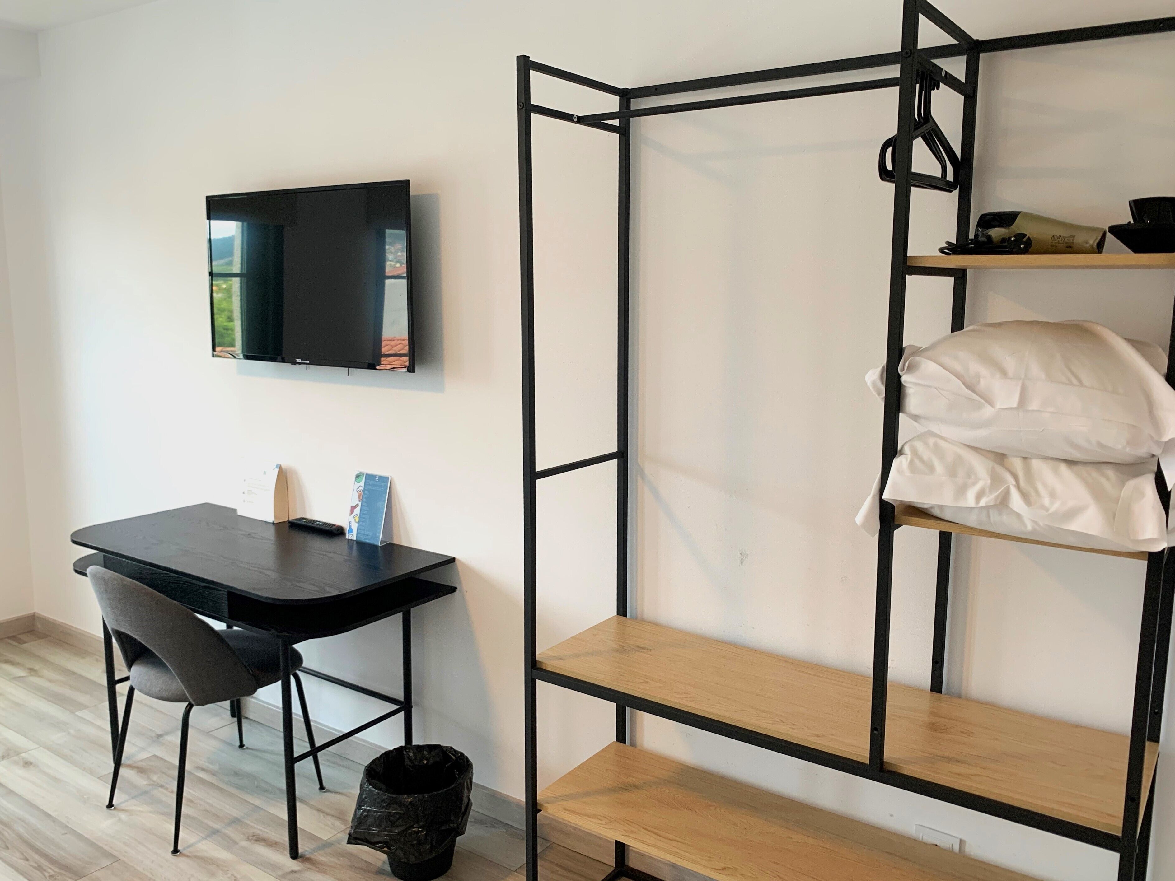 superior double or twin room | 1 bedroom, desk, free wifi, bed sheets