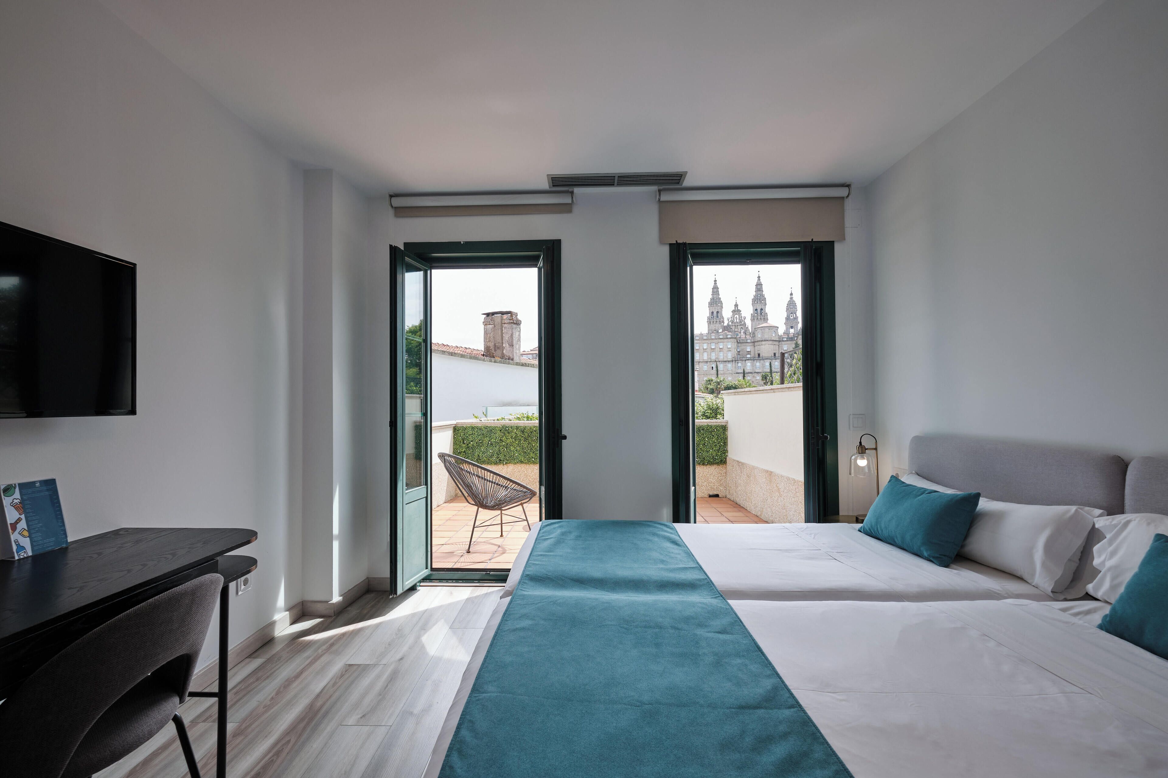 superior double or twin room | 1 bedroom, desk, free wifi, bed sheets