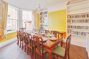 House | In-room dining