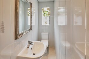 Bathroom - Cooks Quarters (Whitby)