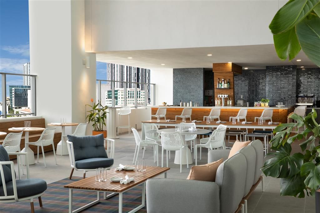 2 restaurants; ze serveren er ontbijt, lunch en diner 