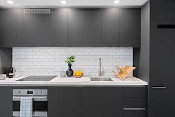 Fridge, microwave, oven, stovetop at YotelPad Miami