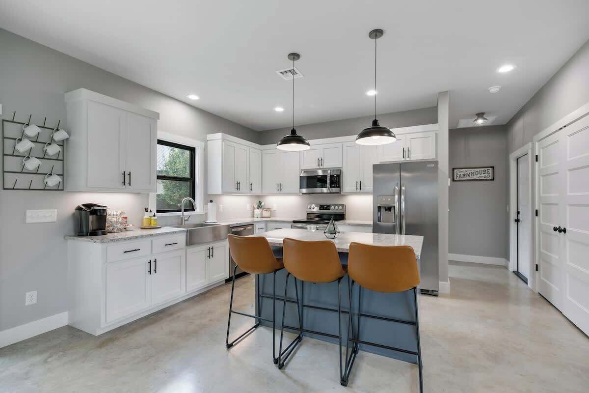 Geladeira, micro-ondas, fogão, cooktop