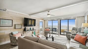 Condo, 2 habitaciones | Área de sala de estar