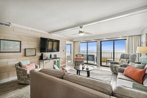 Condo, 2 Bedrooms | Living area