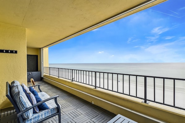 Condo, 2 Bedrooms | Property grounds