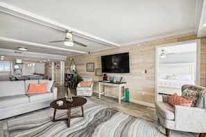 Condo, 2 Bedrooms | Living area