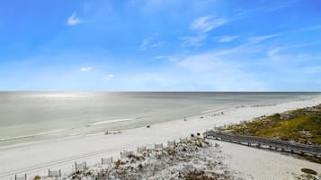 Condo, 2 habitaciones | Playa | En la playa