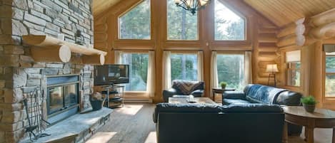 Fernseher, Kamin