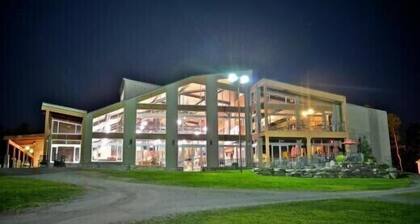 The Enchanted Cottage & Hot Tub