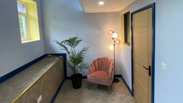 Apartemen Deluks | Area keluarga | Smart TV, Netflix, dan layanan streaming