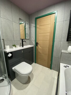 Deluxe Apartment | Bathroom | Designer toiletries, hair dryer, bathrobes, towels - Aaron Wise - 51 Fitzhamon (Cardiff)