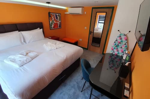 Appartement | Bedden met traagschuimmatrassen, individueel gedecoreerd