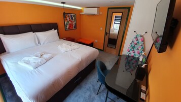 Apartment | Betten mit Memory-Foam-Matratzen, individuell dekoriert