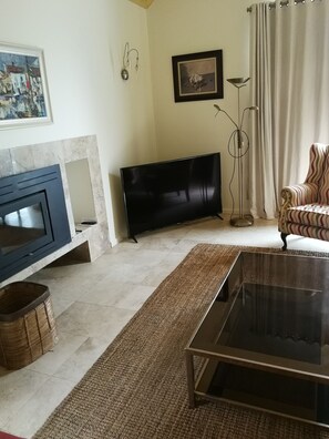 Smart TV, fireplace, offices