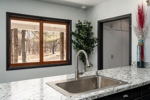 Interior - Great Getaway - Quiet, Walk to Golf, near Downtown (Saugatuck)