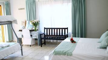 12 chambres, lit parapluie, Wi-Fi gratuit, draps fournis